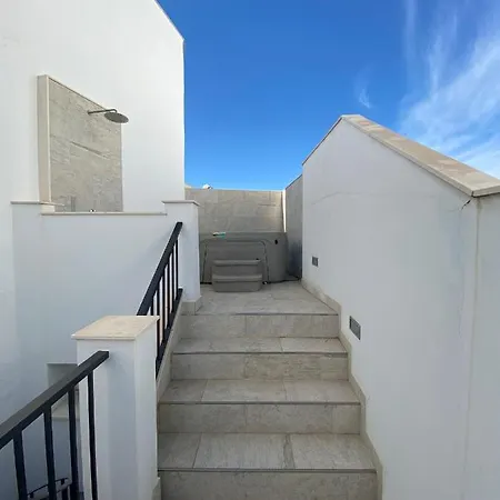 בית נופש New Townhouse In The Heart Of With Jacuzzi